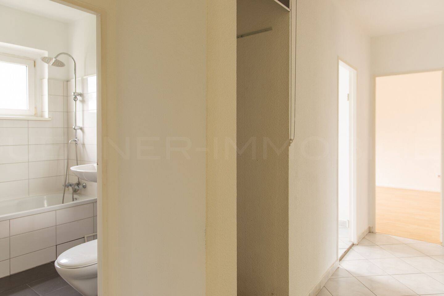 Toller Schnitt und wunderbar hell! 3 Zimmer Wohnung in Parknähe zu verkaufen! – Berlin – Vorschaubild 3