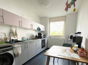 Hell & modern & viel Platz: 3 Zimmer mit Balkon, guter Schnitt, modernes Bad, Gäste-WC, Aufzug – 50968 Köln – Vorschaubild 5