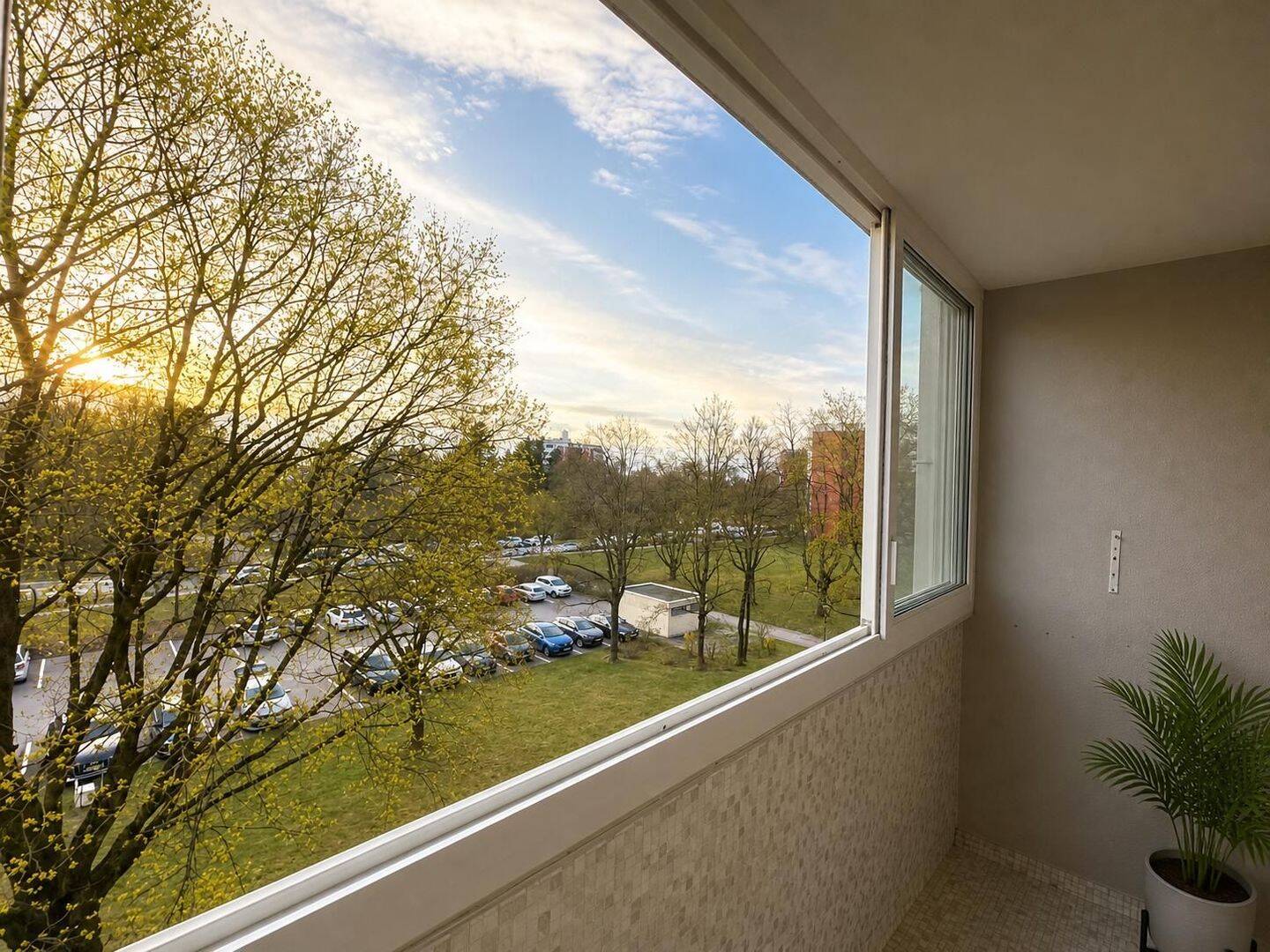 Modernes möbliertes Zimmer in frisch renovierter WG in München Aubing – München – Vorschaubild 7