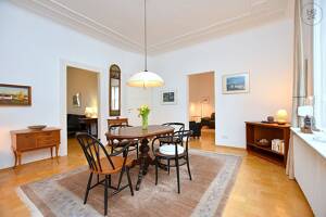 Wunderschöner Altbau mit tollem Blick über die Stadt in Stuttgart Mitte