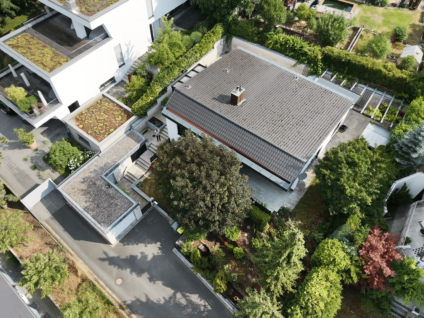 Gepflegtes, großzügiges Einfamilienhaus mit Terrasse, Pergola und Garage