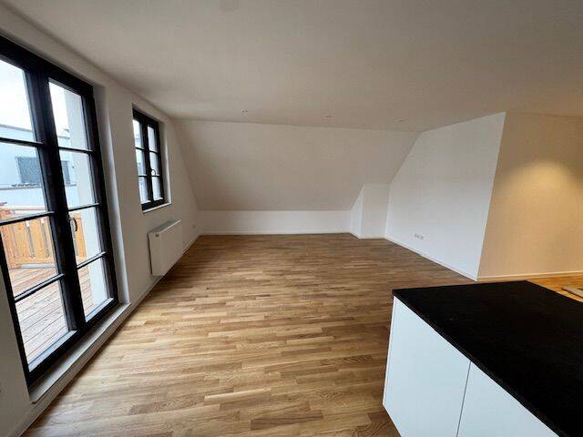 Erstbezug nach Kernsanierung! Traumhafte Dachwohnung mit hochwertiger EBK und SZ mit Ankleide – Erlangen – Vorschaubild 7