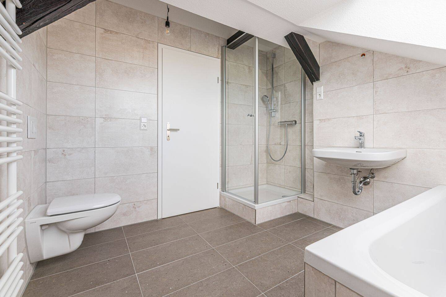 Helle 2-Zimmer-Dachgeschosswohnung mit Wohlfühlcharakter - ideal für Singles oder Paare – Frankfurt am Main – Vorschaubild 8