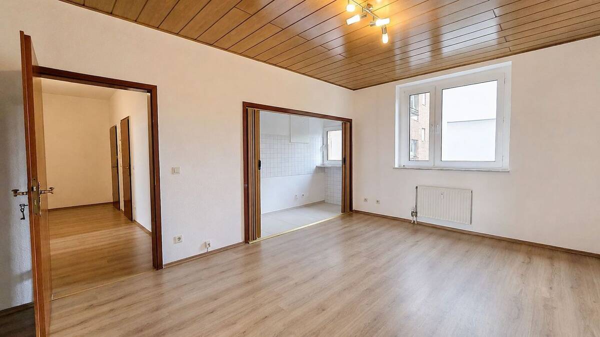 Bezugsfreie Drei-Zimmer-Wohnung – 40599 Düsseldorf – Bild 1 von 7
