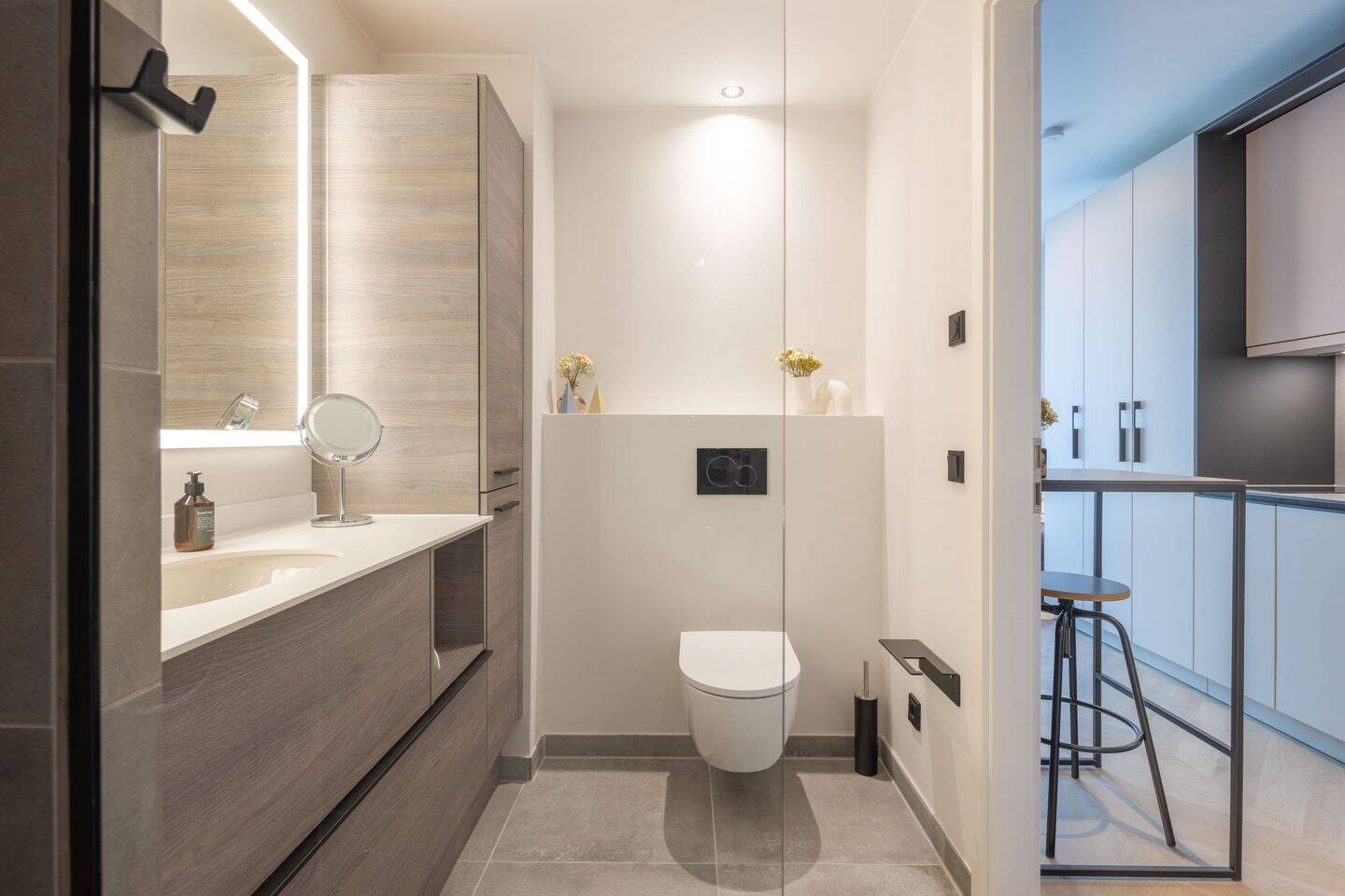 "The Lush One" - Exklusives Studio-Apartment über den Dächern von Düsseldorf – Düsseldorf – Vorschaubild 7