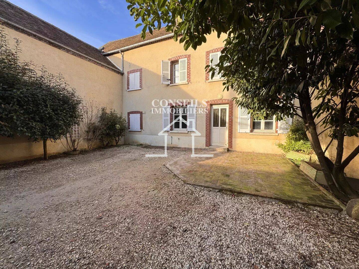 Maison 6 pièces 139 m² · à Villeneuve-sur-Yonne · 139 m² · 139 000 €