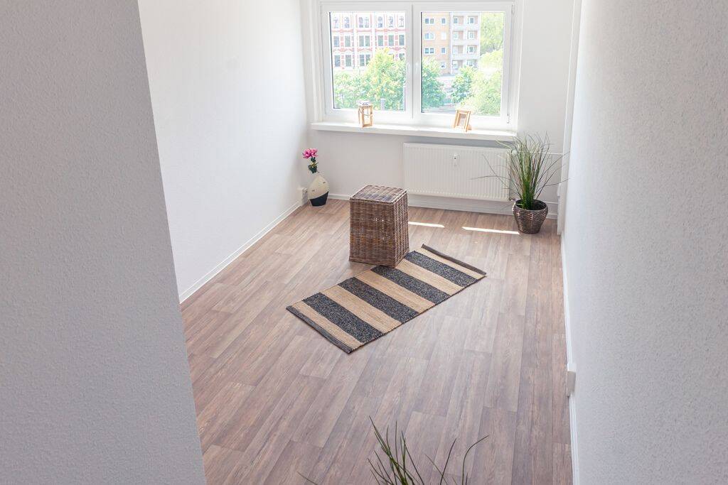 Zentrumsnahe 4-Raum-Wohnung mit 2 Bädern – Chemnitz – Vorschaubild 2