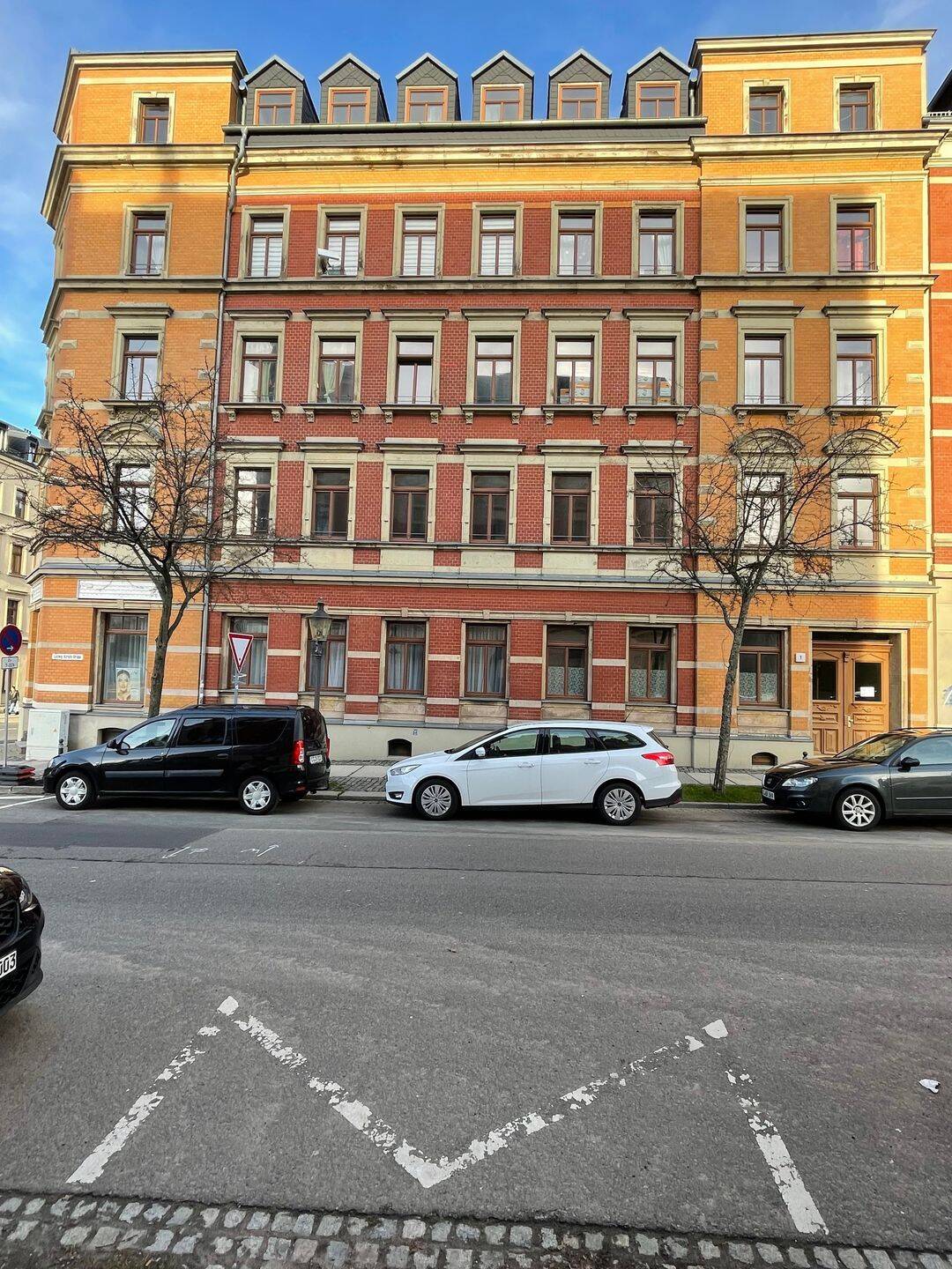 Großzügige 4-Raum-Wohnung (WG-geeignet) mit Balkon in Innenhof, Badezimmer, Abstellraum und Keller