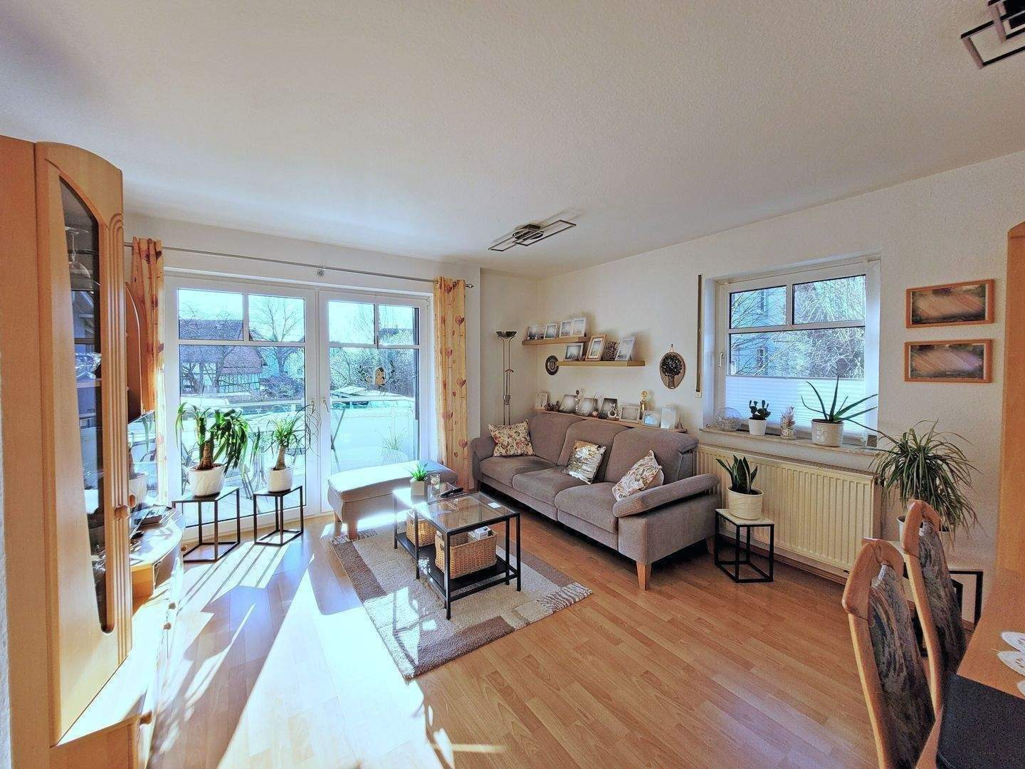 WUNDERSCHÖN!! Attraktive 2- Zimmer- ETW mit Balkon und Carport – Heringen – Bild 1 von 9