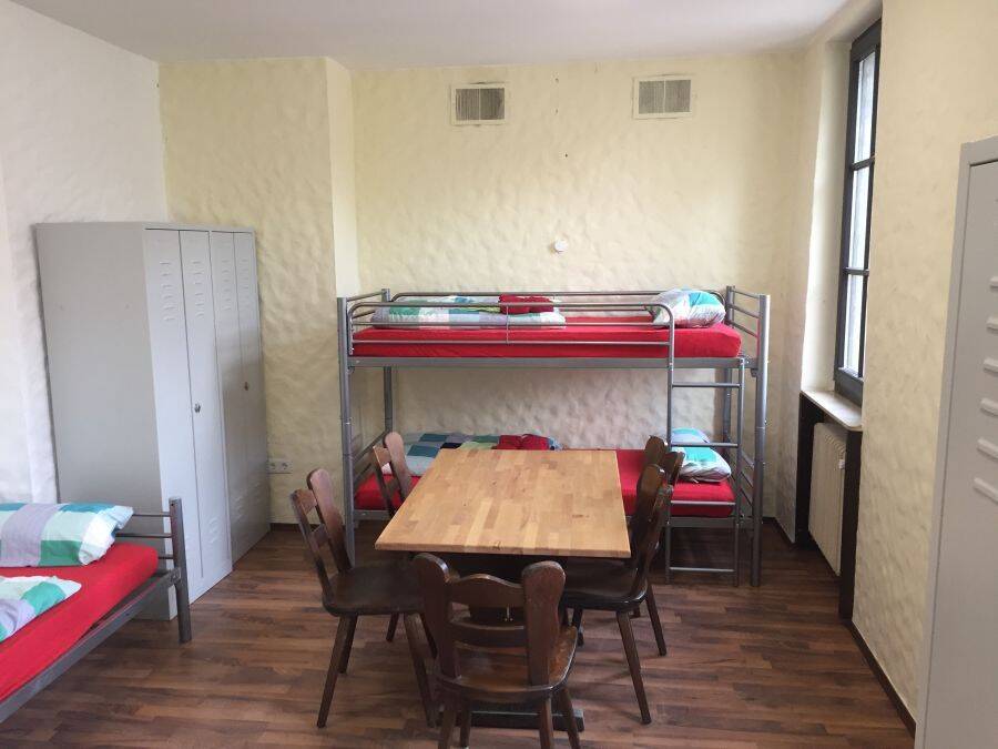 Großes Haus mit 26 Zimmern für Monteure/Arbeiter in Schwarzenbruck – Schwarzenbruck – Vorschaubild 4
