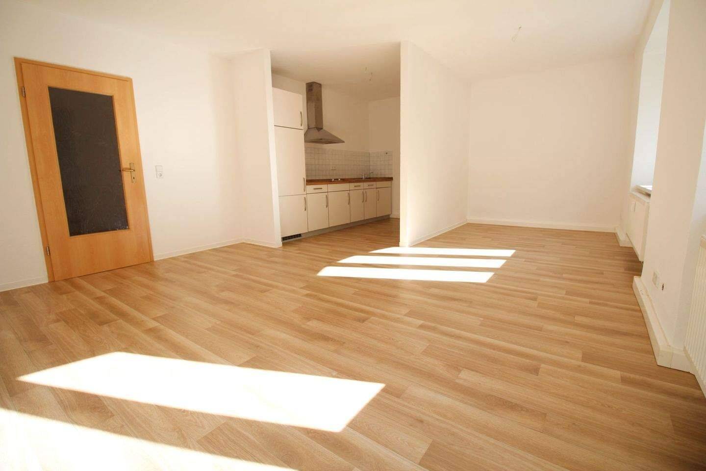 wohnliche 1-Raum-Wohnung, mit Einbauküche – Chemnitz – Vorschaubild 2