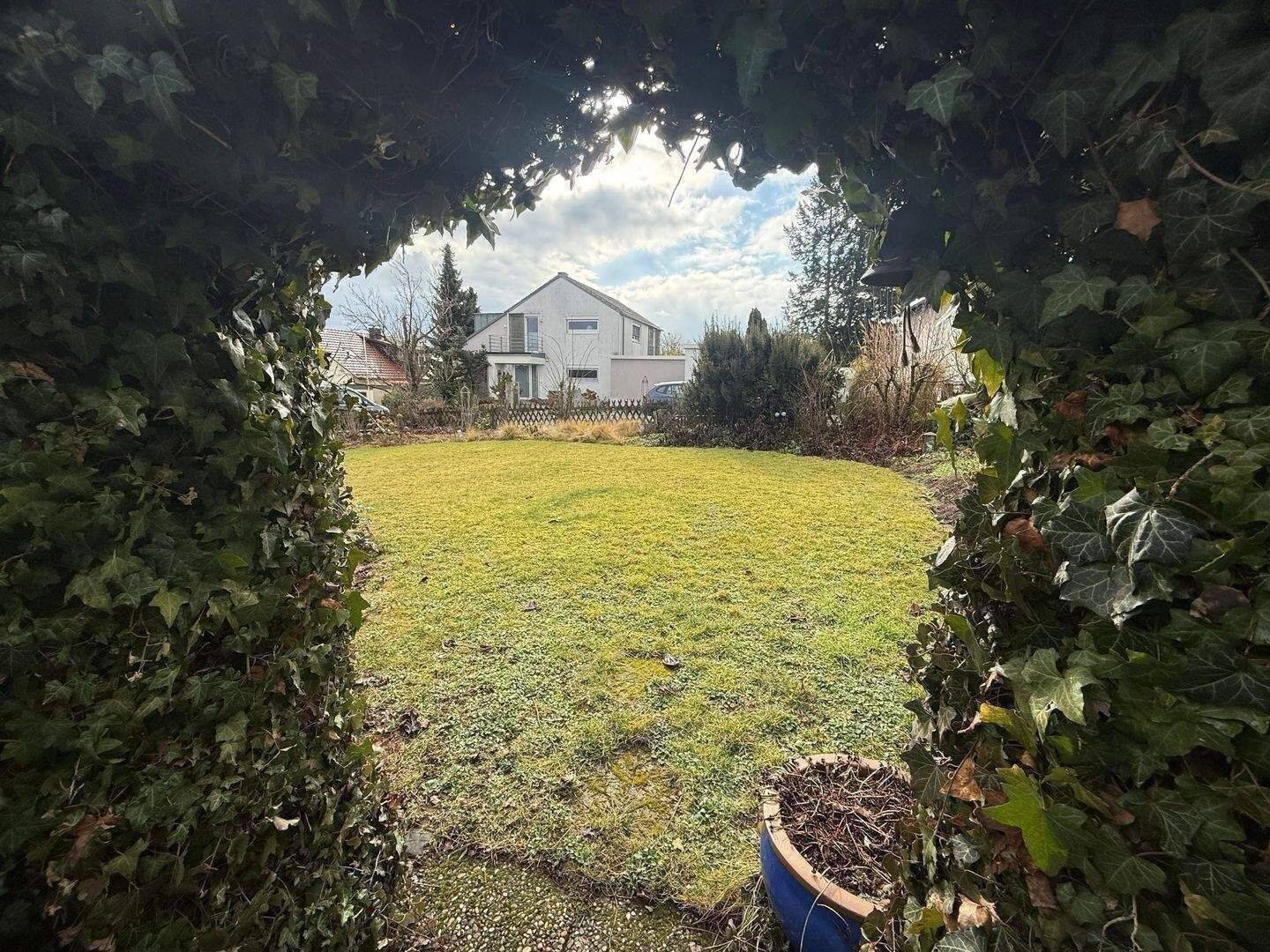 Winkelbungalow mit Wohlfühlcharakter | Ruhige Lage, schöner Garten, viel Platz
