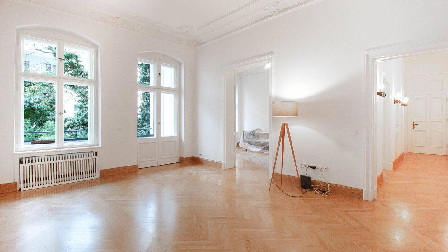 Stilvoller Altbauklassiker mit Aufzug, Balkon und Stuck – Berlin – Bild 1 von 5