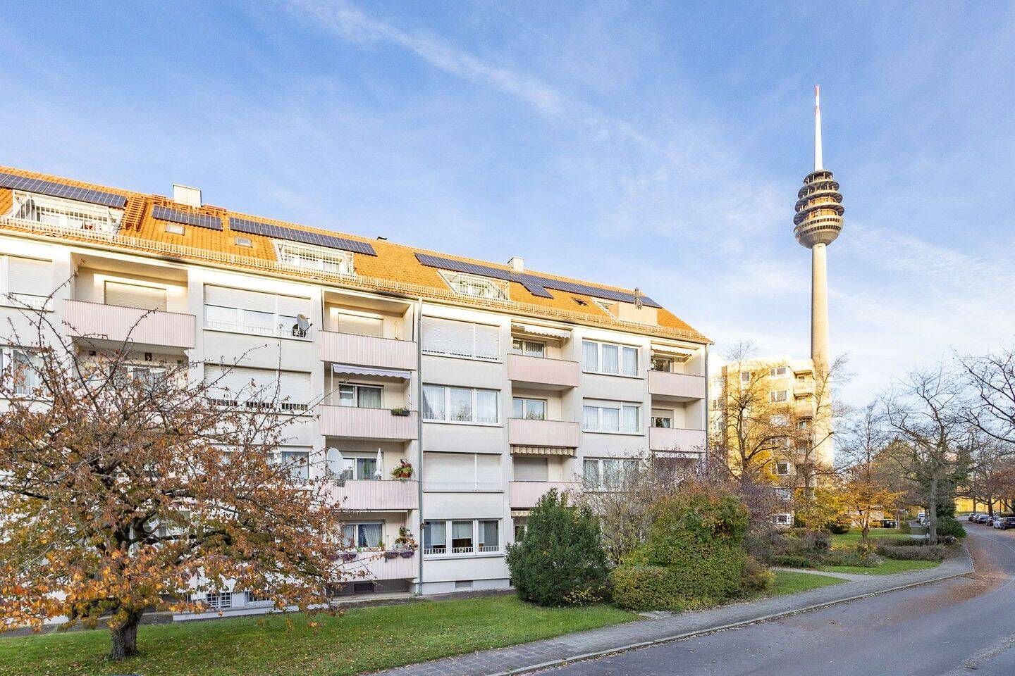 Möbliertes Wohnen: Sanierte 2-Zi.-Wohnung mit Loggia am Fernsehturm – Nürnberg – Vorschaubild 7