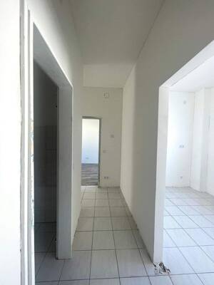 Mitten drin statt nur dabei – renovierte 2-Zimmer-Wohnung mit Balkon und Aufzug in Saarbrückens Innenstadt – 66111 Saarbrücken – Vorschaubild 6