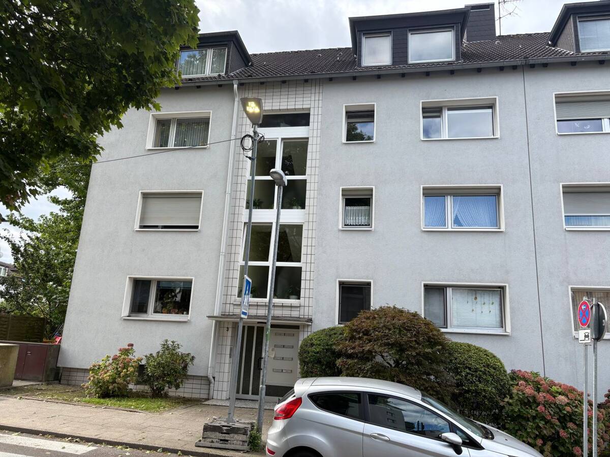 Charmante 2,5-Zimmer-Dachgeschosswohnung mit sonniger Loggia in attraktiver Lage von Essen – 45356 Essen – Bild 1 von 2
