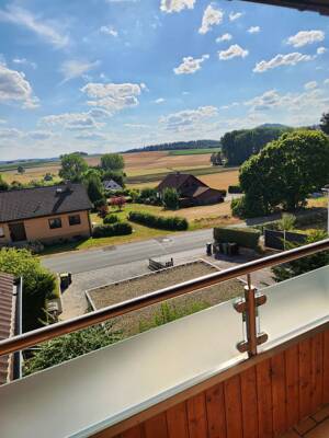 Schöne Dachgeschosswohnung mit Balkon und Garage – 34311 Naumburg – Vorschaubild 2