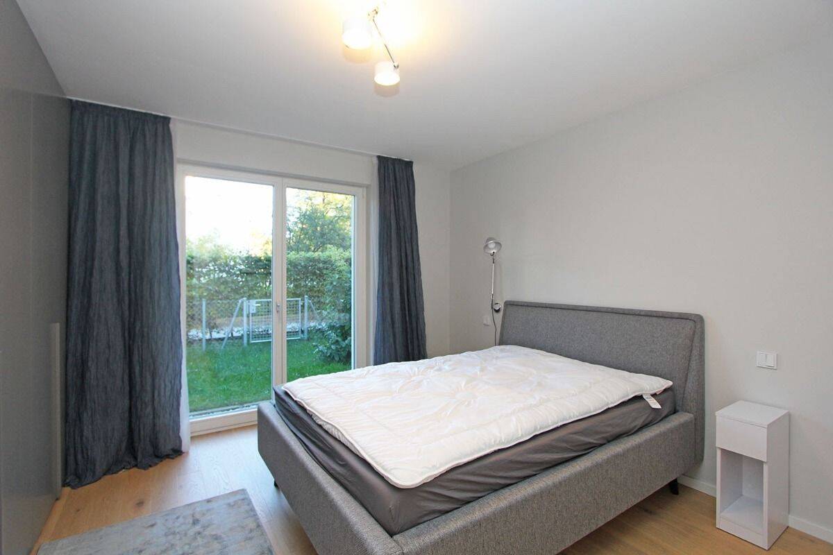 Modern möbliertes 2-Zi-Business-Apt mit kleinem Garten in München-Harlaching – München – Vorschaubild 6