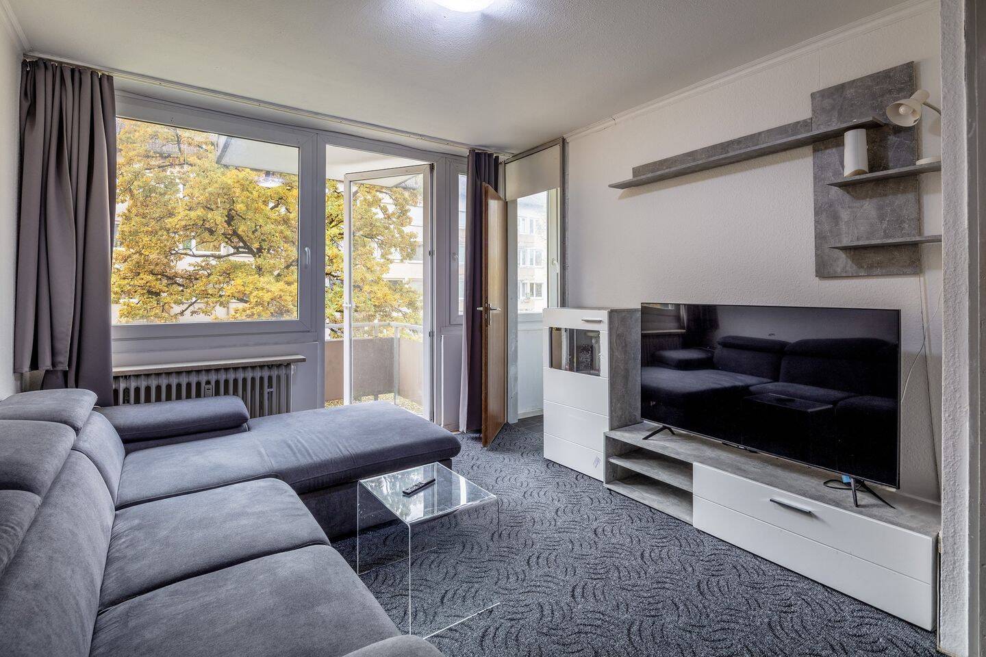 Zentral gelegenes 1-Zimmer-Apartment mit Renovierungsbedarf -bezugsfrei zum 01. Mai- – München – Bild 1 von 6