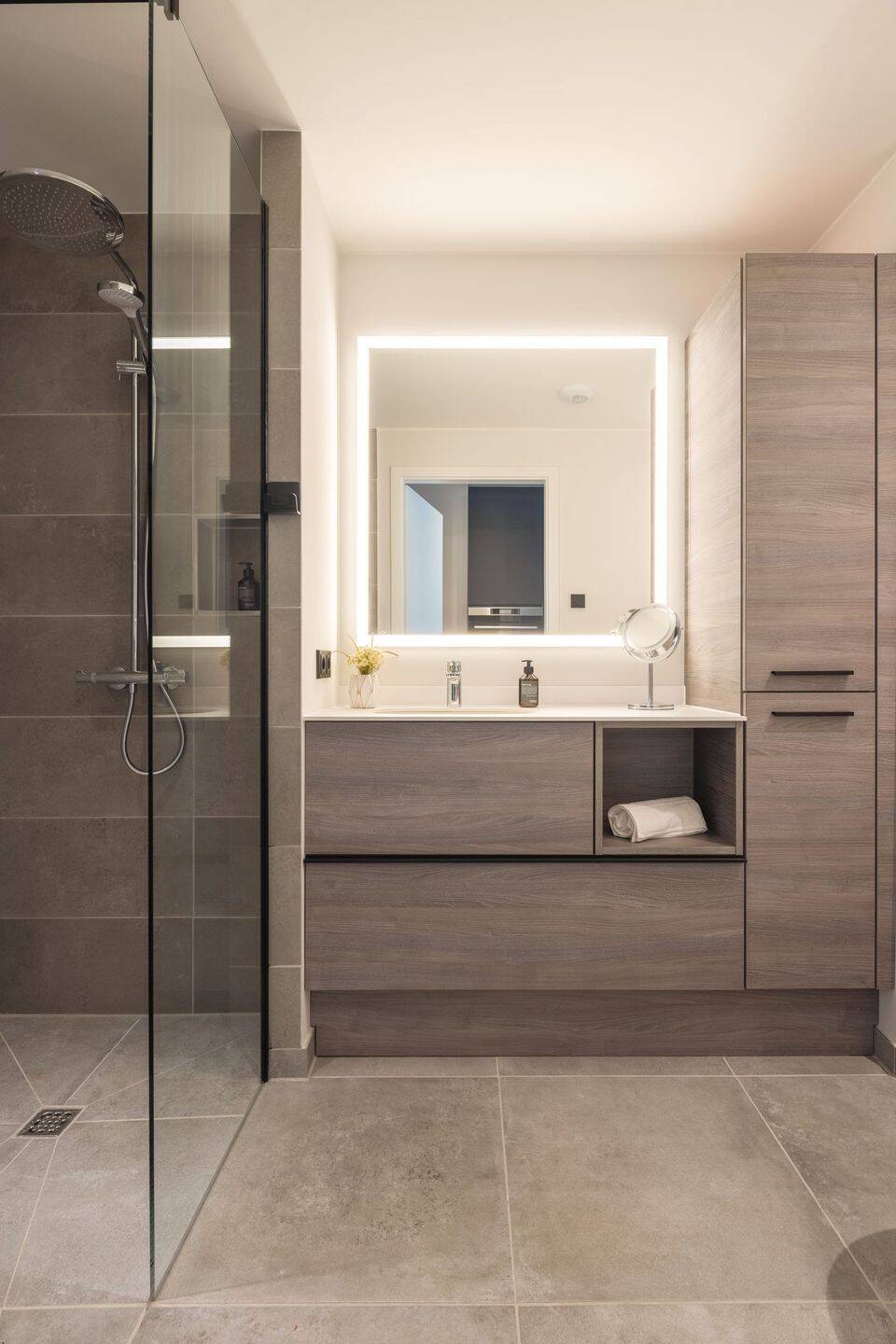 "The Lush One" - Exklusives Studio-Apartment über den Dächern von Düsseldorf – Düsseldorf – Vorschaubild 8
