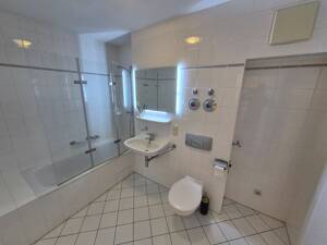 Sofort verfügbar +Eigennutz oder Kapitalanlage!? Helle und ruhig gelegene 2-Raum-WE mit Balkon, Tiefgaragenstellplatz – 4288 Leipzig – Vorschaubild 3