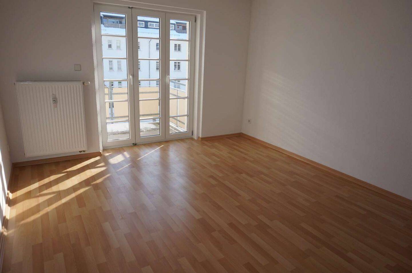 Wohnen im Heimgarten im 2. OG - große Küche + 2 Balkone