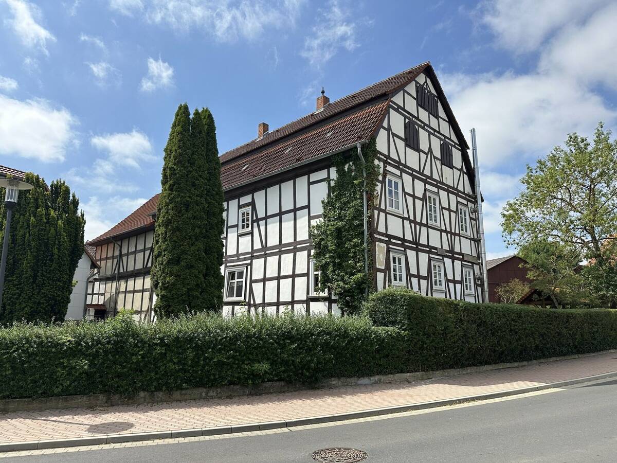 Charmantes Fachwerkhaus mit Scheune - perfekt für Ihre Familie - – 34576 Homberg – Bild 1 von 9