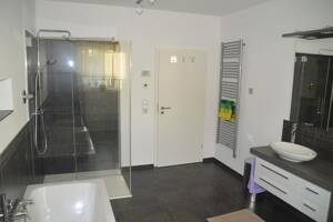 Hochwertig möblierte 2-Zimmer-Wohnung im Westend von Offenbach am Main – 63067 Offenbach am Main – Vorschaubild 7