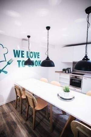 Möblierte Komfort-Apartments mit Balkon im "Main Atrium" auf der Hafeninsel Frankfurt/Offenbach – 63067 Offenbach am Main – Vorschaubild 9