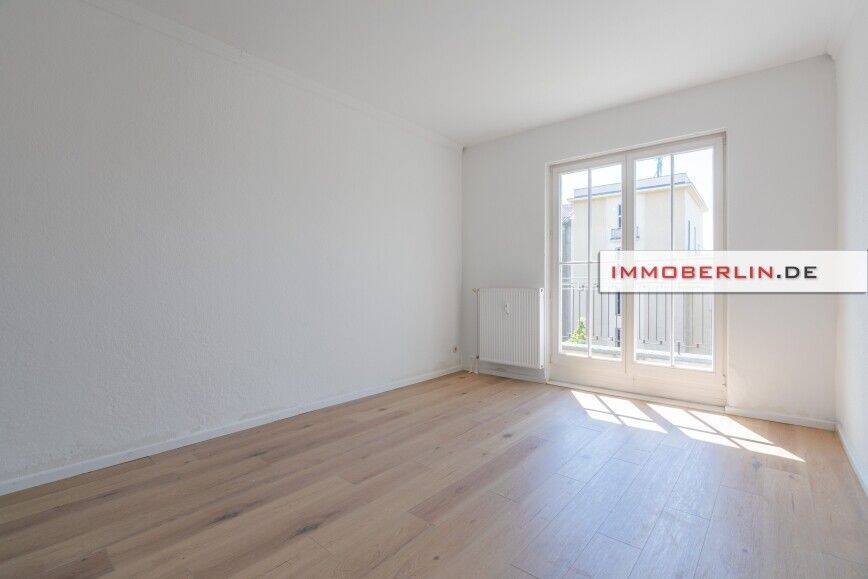 IMMOBERLIN.DE - Frisch Renoviert! Helle 2-Zimmer-Wohnung mit Sonnenbalkon nahe Warschauer Straße – Berlin – Vorschaubild 2