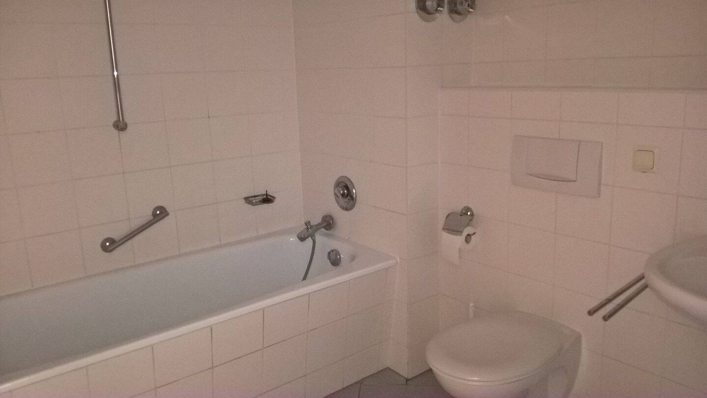 Magdeburg - interessante 2-Raumwohnung mit großem Balkon, Aufzug, Wanne und Stellplatz-option – Magdeburg – Vorschaubild 6