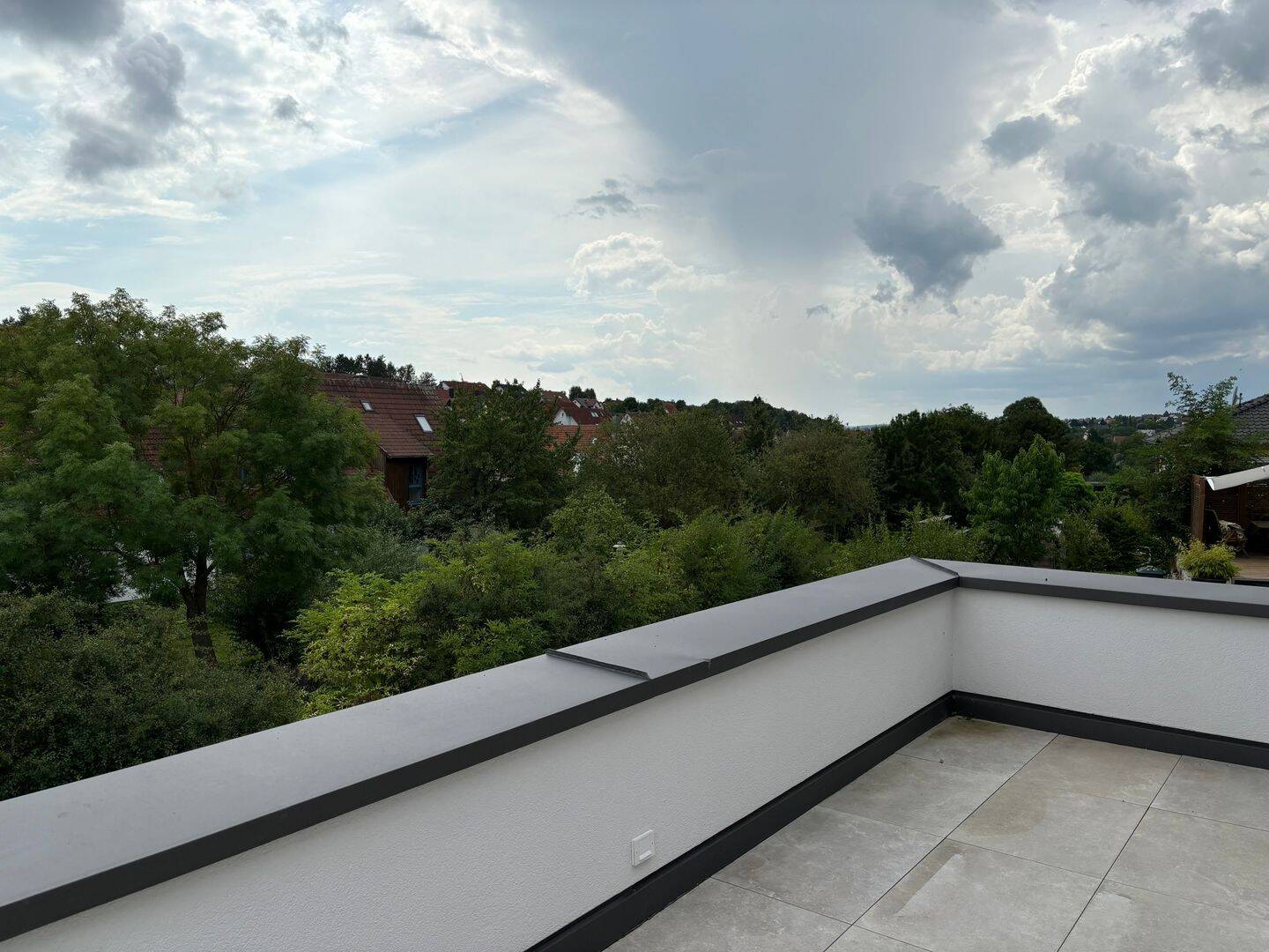 Neuwertiges Haus in Estenfeld, A+, Stichstraße, Home-office, Traumblick – Estenfeld – Vorschaubild 2