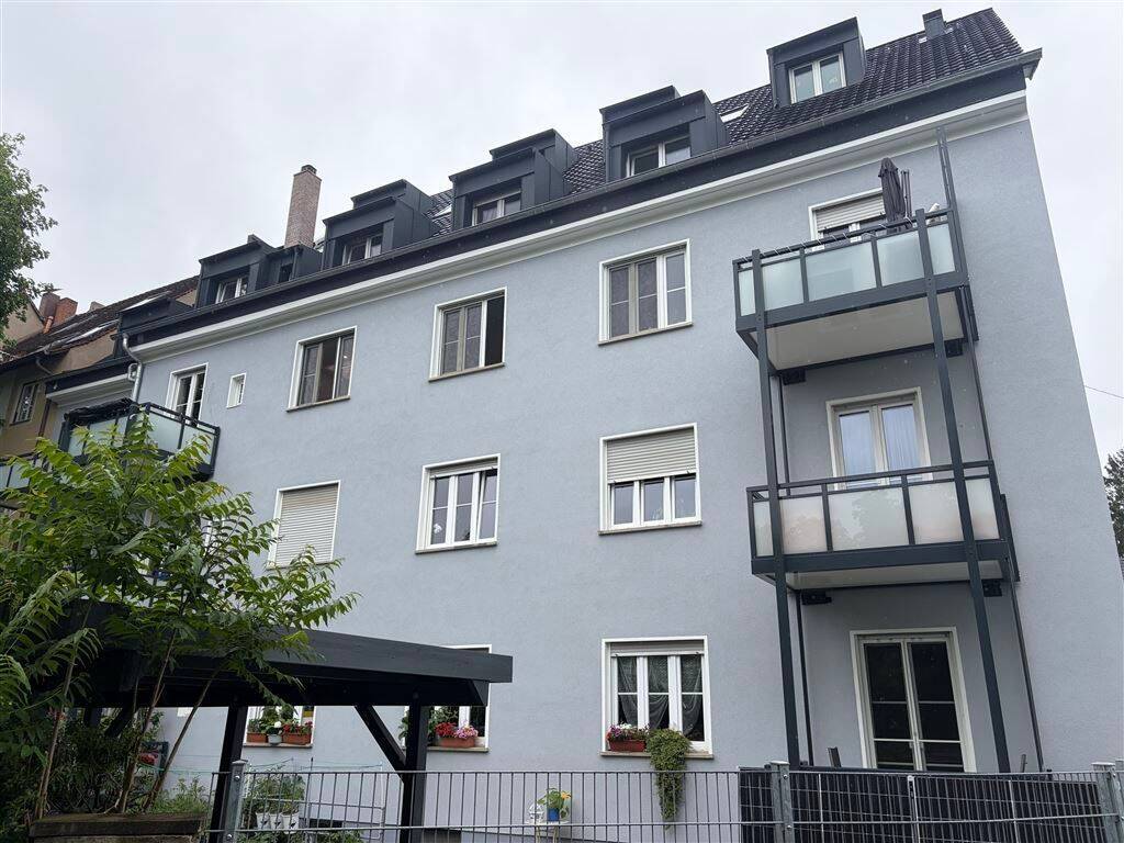 Gut vermietete 3-Zimmer Dachgeschosswohnung in sehr gepflegtem Mehrfamilienhaus – Nürnberg – Vorschaubild 2