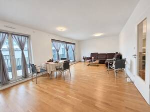 Lichtdurchflutete 2-Zimmer-Wohnung mit Balkon in Derendorf – 40476 Düsseldorf – Vorschaubild 2