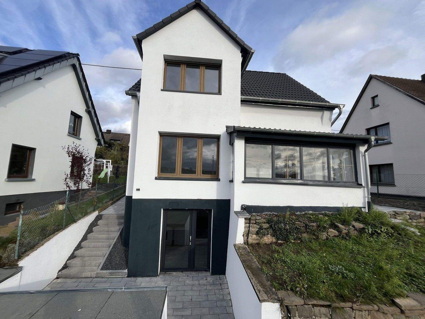 Modernisiertes Einfamilienhaus in beliebter Lage von Erpel – Erpel – Bild 1 von 9