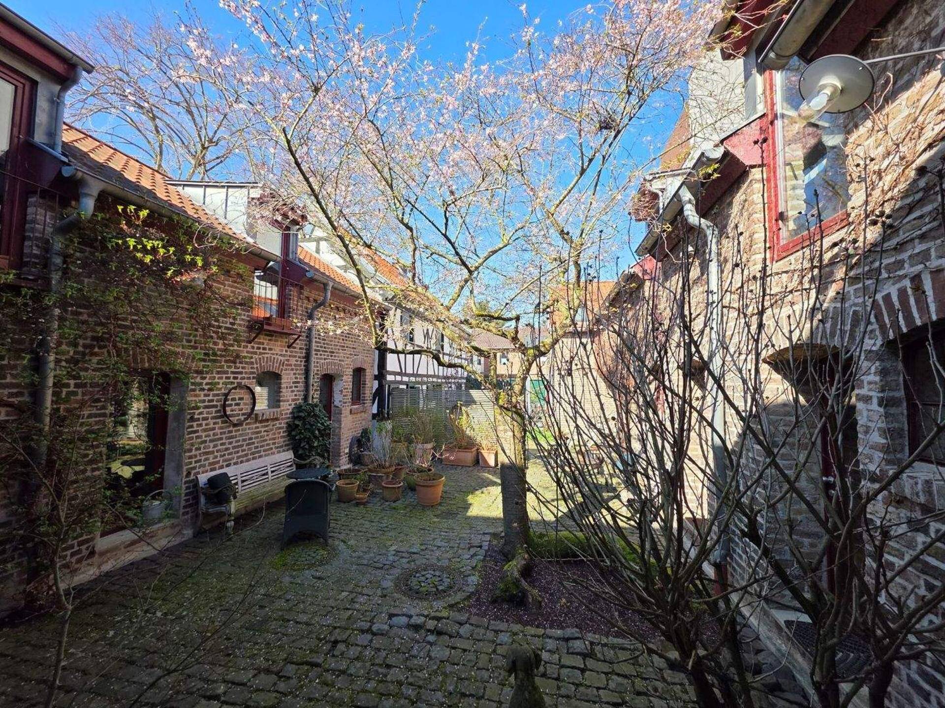 Villa in 50999 Köln mit 673,91 m² kaufen