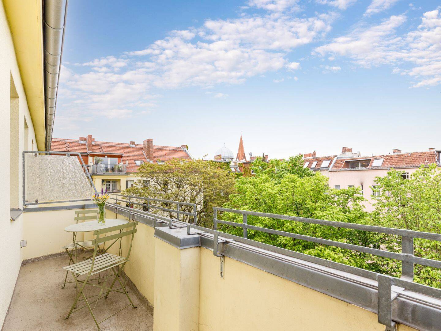 Rooftop Bliss - Gepflegte Dachgeschosswohnung mit Südbalkon in ruhiger Innenhoflage nahe Körnerpark – Berlin – Vorschaubild 3