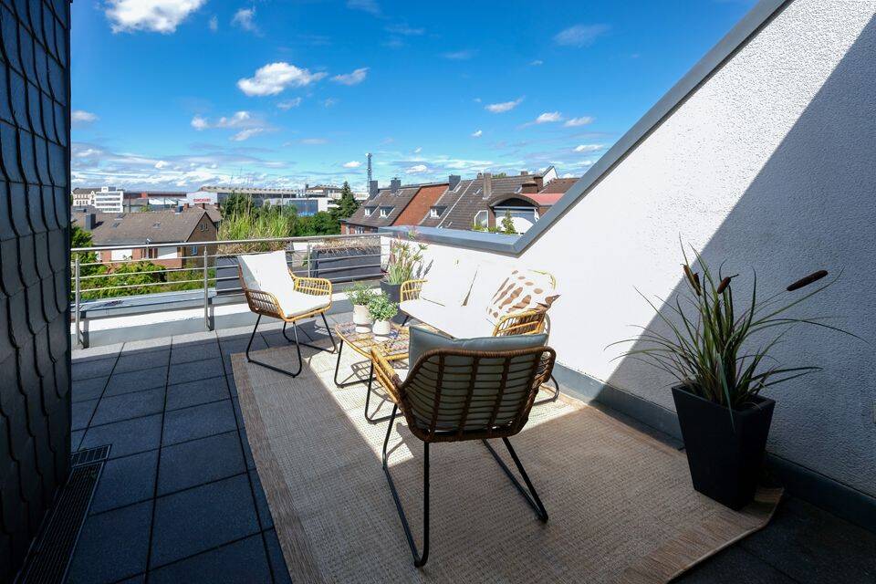 Wohnen über den Dächern - Traumhafte 3,5 - Zimmer Maisonettewohnung mit großer Dachterrasse! – Düsseldorf – Vorschaubild 2