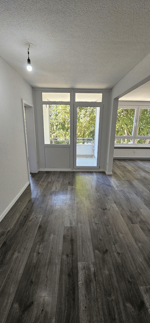 Frisch renovierte 4-Zimmer-Wohnung mit Balkon!