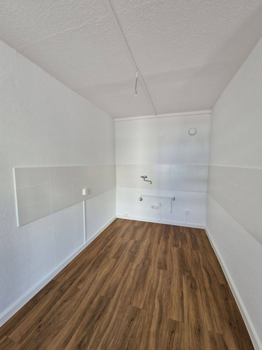 Renovierung abgeschlossen - zum wohlfühlen mit Sonnenbalkon! – Magdeburg – Vorschaubild 3