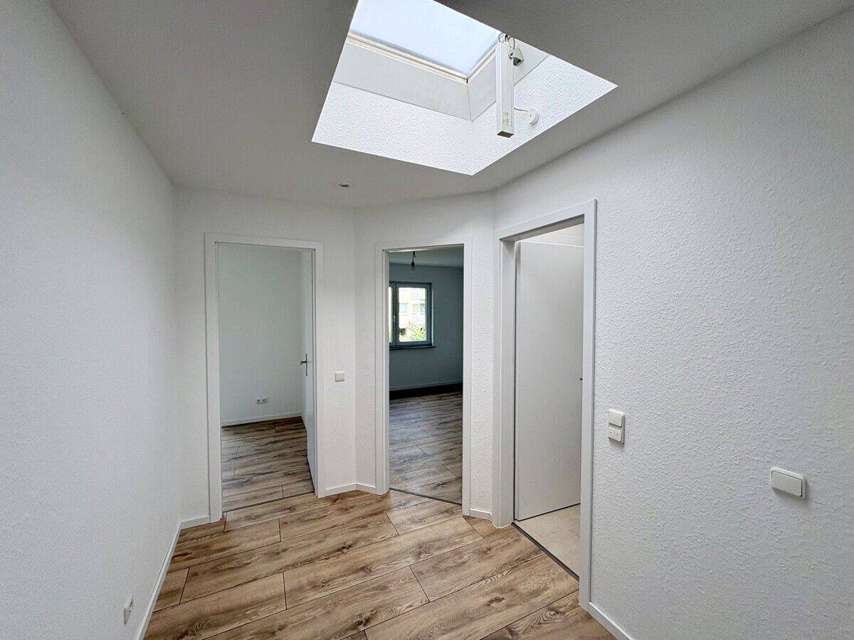 "Penthouse-Feeling" 3-Zimmer-Wohnung mit Dachterrasse in beliebter Wohnlage – Wiesbaden – Vorschaubild 2