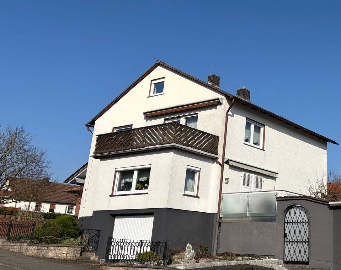 Schönes Einfamilienhaus mit Garage, Terrasse und Garten, in ruhiger Lage von Eschwege – Eschwege – Bild 1 von 9