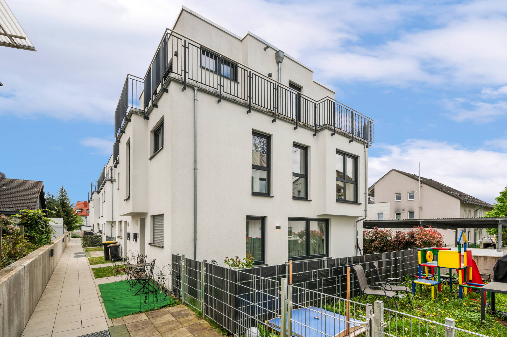 Modernes Stadtleben: Ihr neues Zuhause in einem eleganten Neubau-Townhouse (WE 04) – Frankfurt am Main – Bild 1 von 9