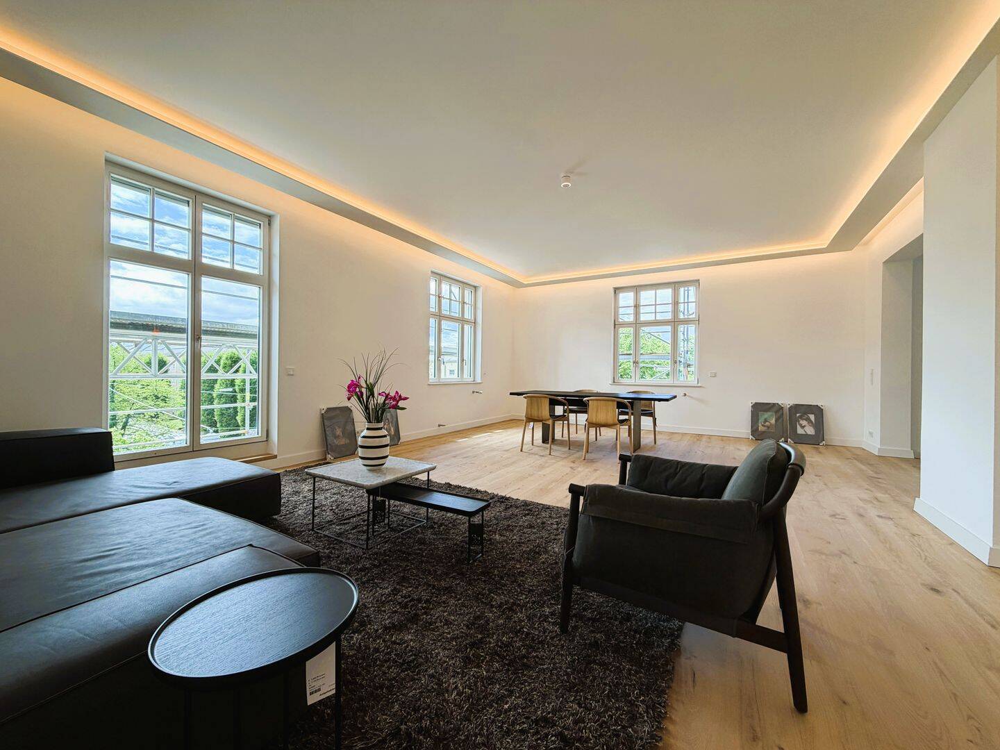 Repräsentative Altbauwohnung mit weiten Sichtachsen
