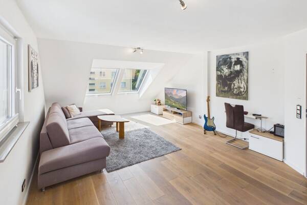 Dachgeschosswohnung in 51145 Köln mit 65 m² kaufen