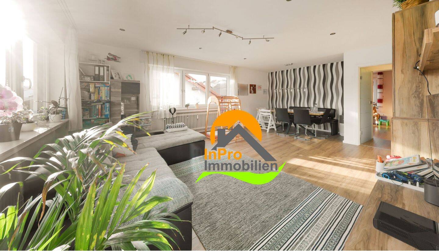 +++ Wohnung mit eigenem Garten und Einzelgarage, in kleinem 3-Familienhaus