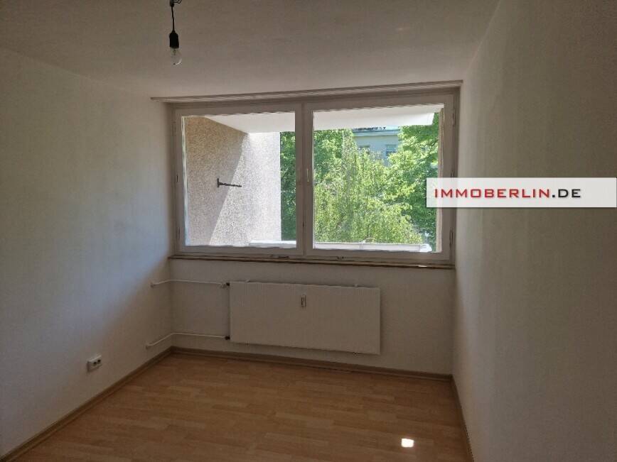IMMOBERLIN.DE - Attraktive Wohnung mit Loggia & Pkw-Stellplatz in Lankwitz – Berlin – Vorschaubild 2
