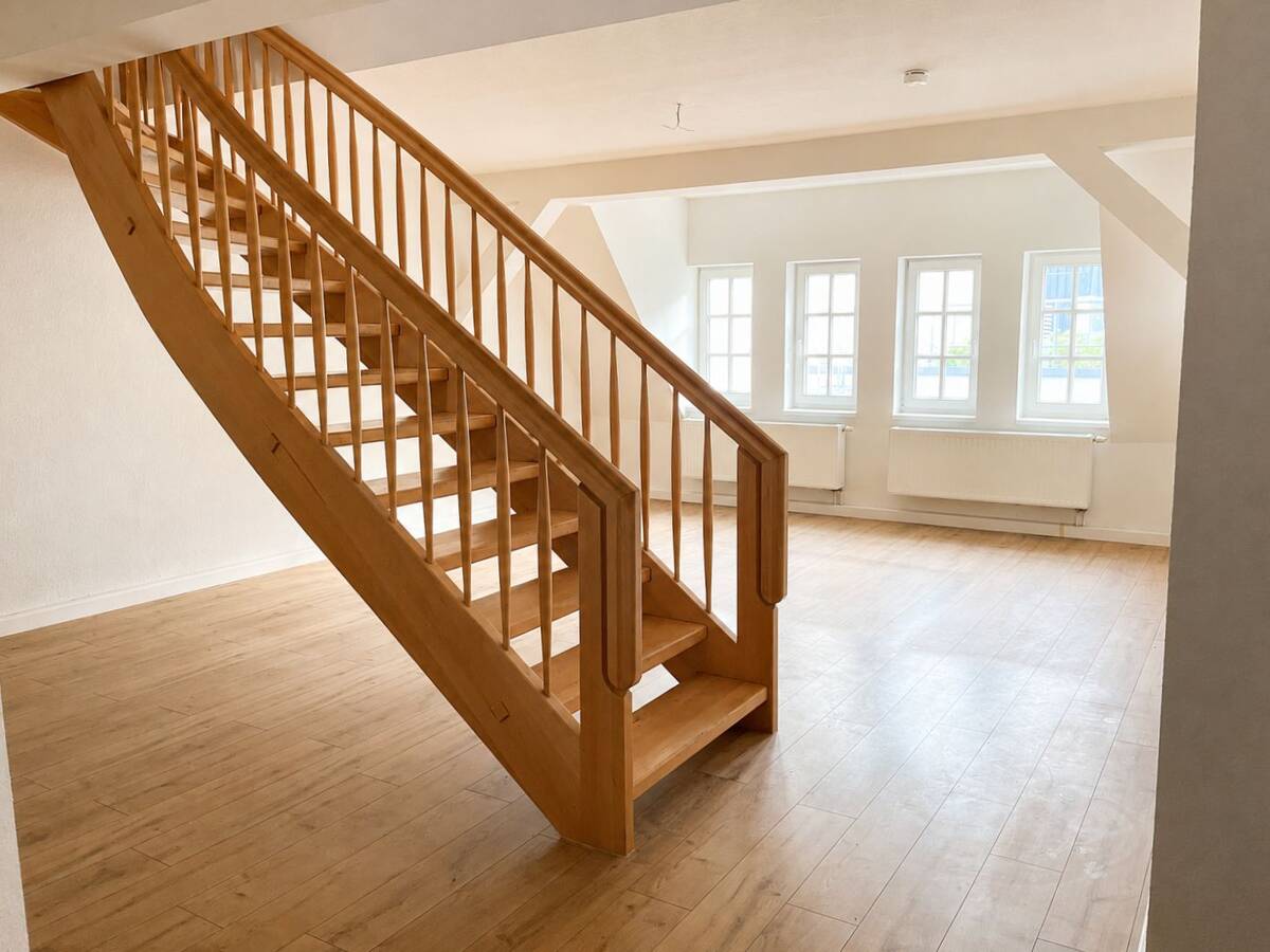 Mitten im Zentrum - Helle 3-Zimmer-Maisonette-Wohnung mit Laubengang und kleiner Garage – Anger 55, 99084 Erfurt – Bild 1 von 9