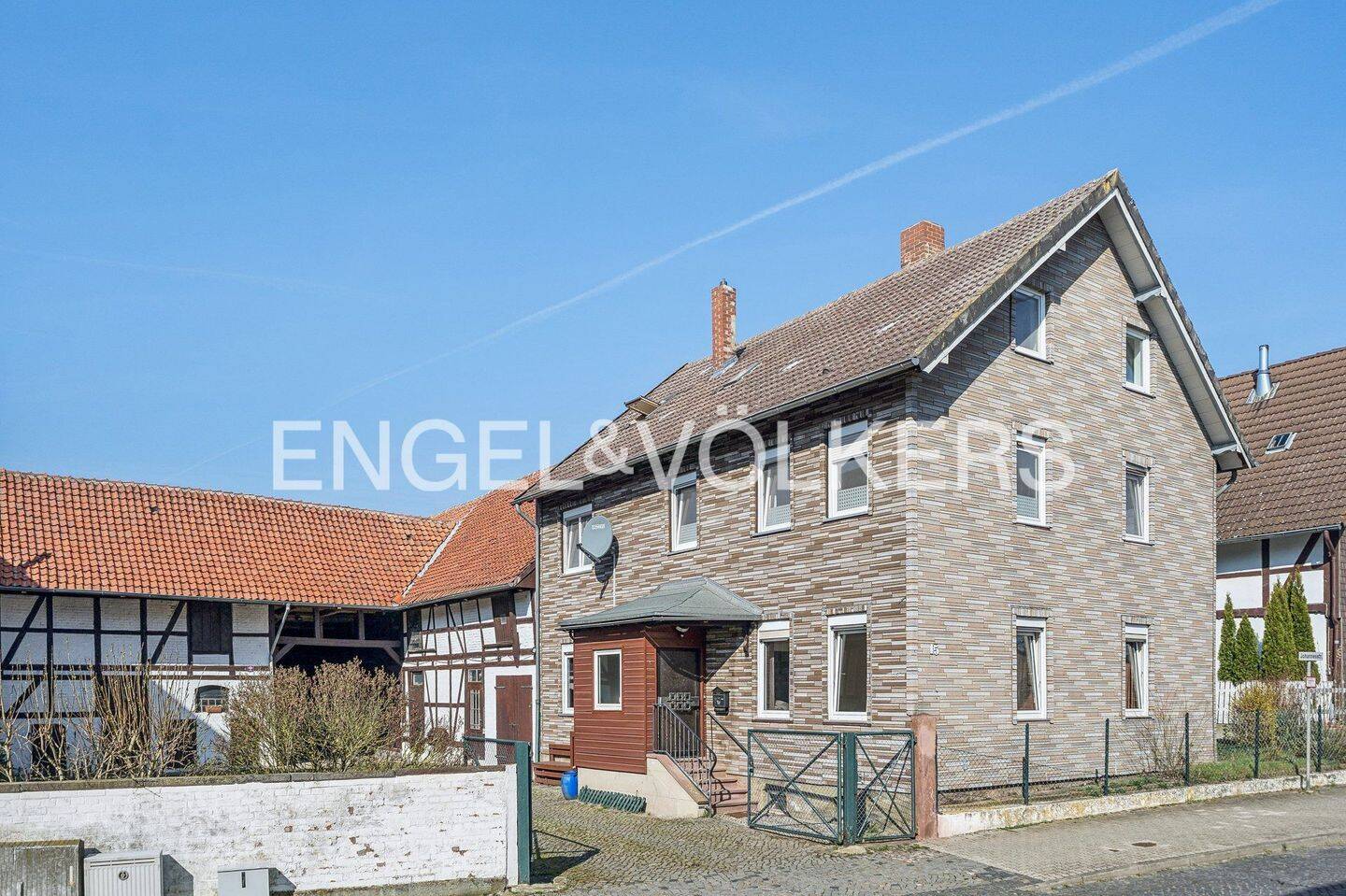 Historisches Zuhause mit Charakter: Großzügiges Haus von 1892 mit Scheunen und Gartenidylle