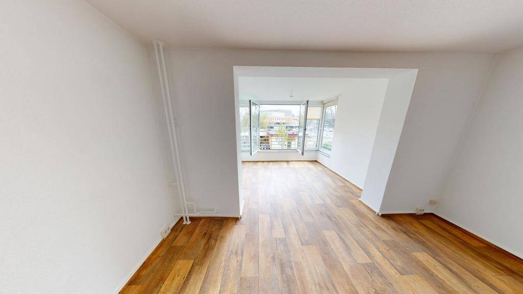 Lichterhellte 3-Raum-Wohnung mit Wintergarten